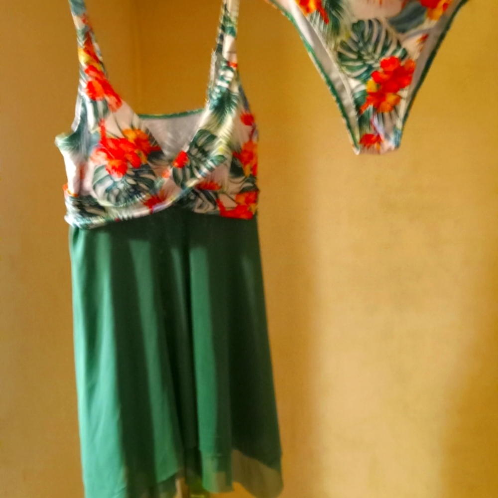 Stunning 2 piece green, coral and white, brand new, never worn bathing suit